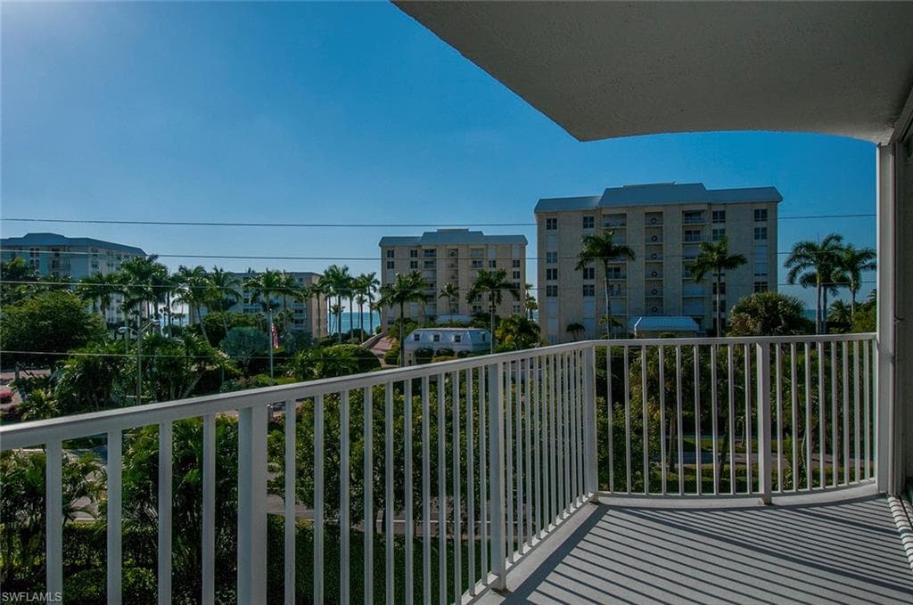 1300 Gulf Shore BLVD N 406-17