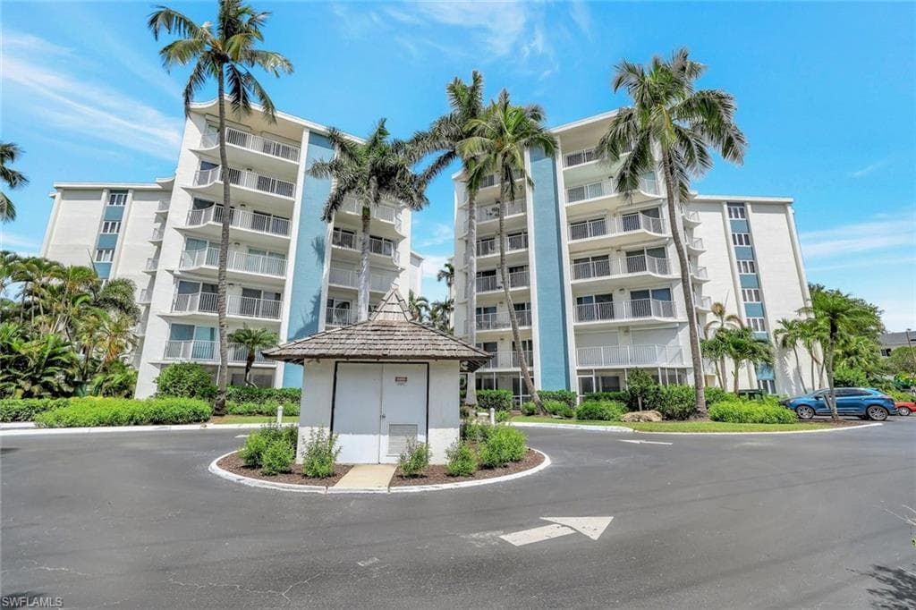 1300 Gulf Shore BLVD N 406-4