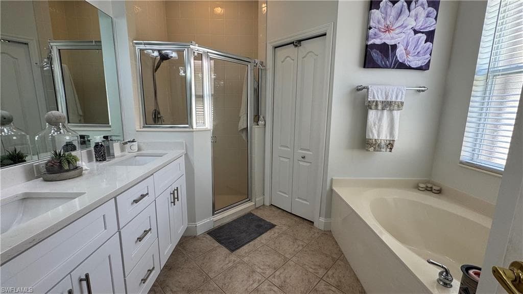 13672 Troia DR-11