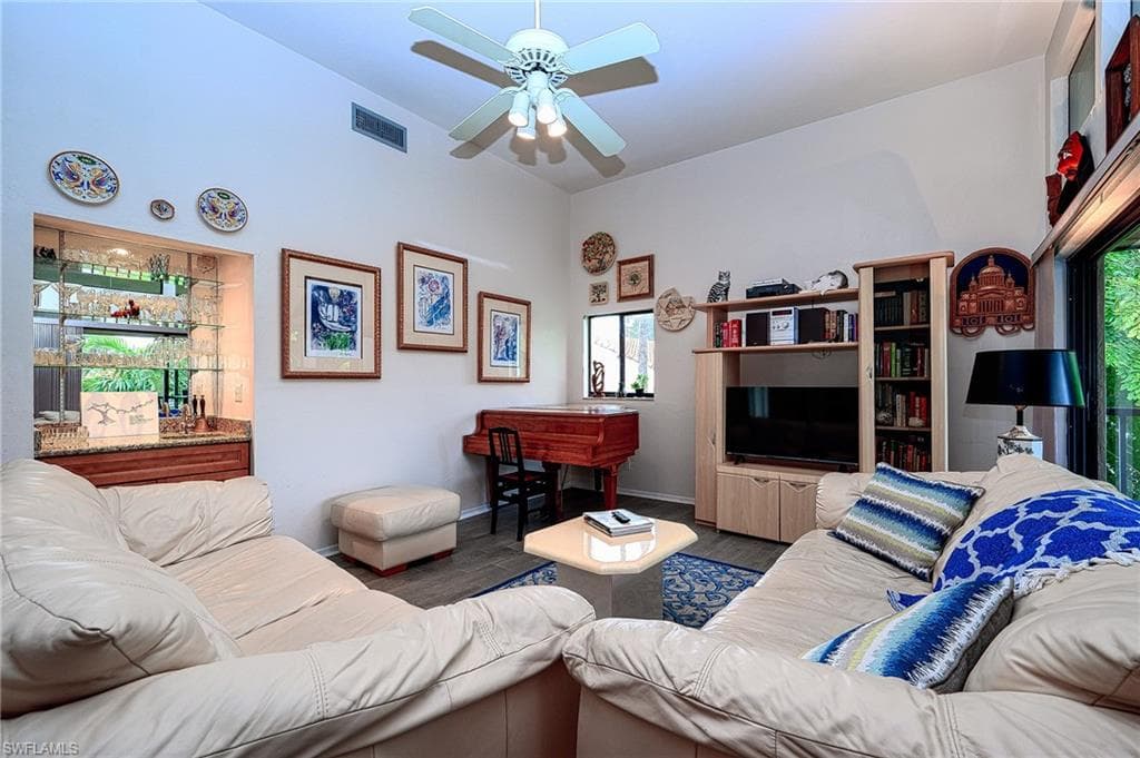 559 Beachwalk CIR U204-6