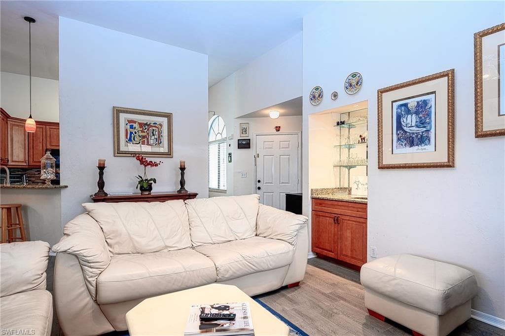 559 Beachwalk CIR U204-9