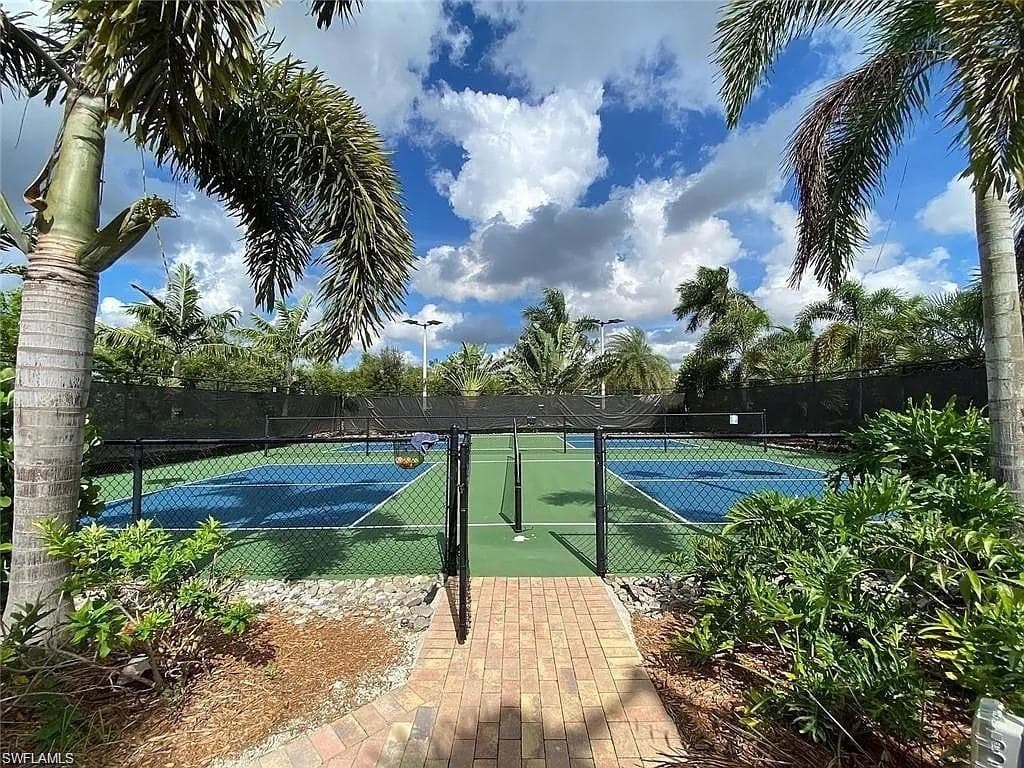 14672 Edgewater CIR-32