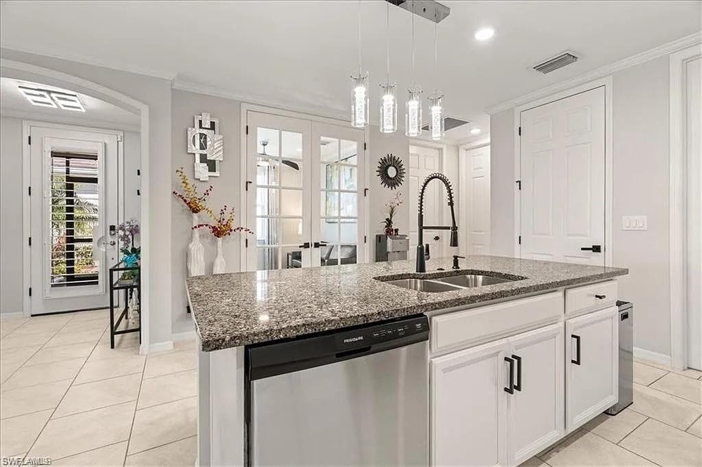 14672 Edgewater CIR-9