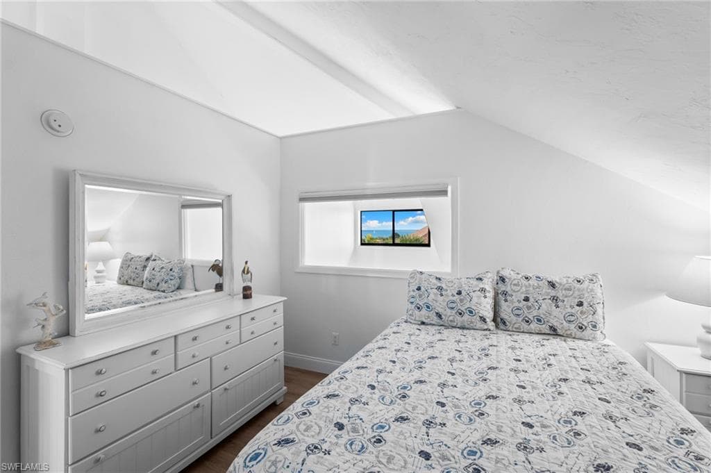 1811 Olde Middle Gulf DR 14-22