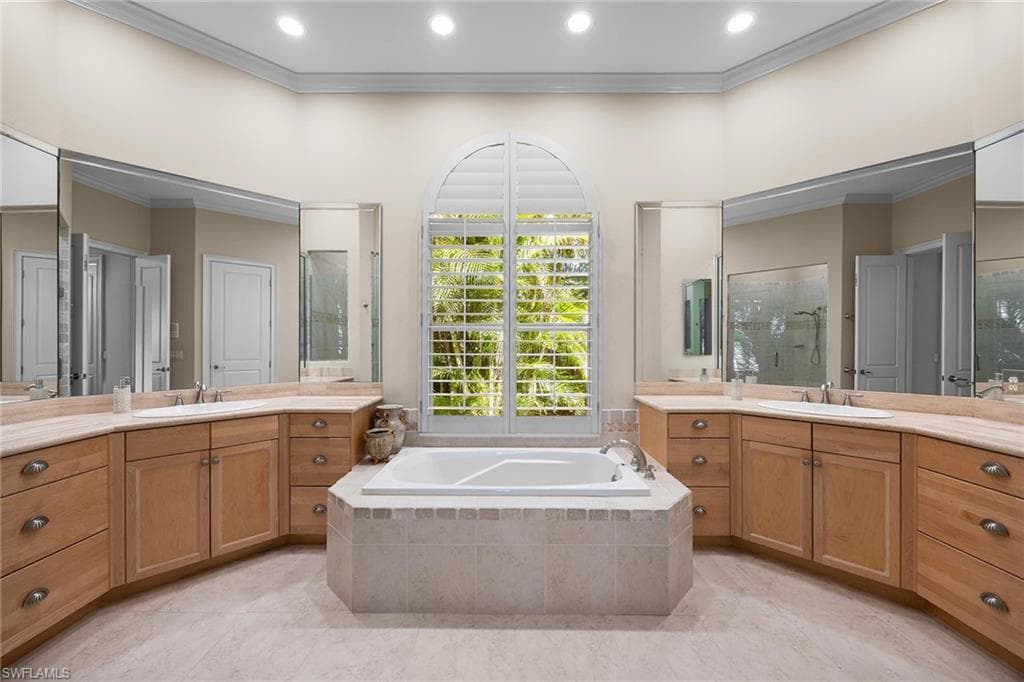 4252 Sanctuary WAY-18