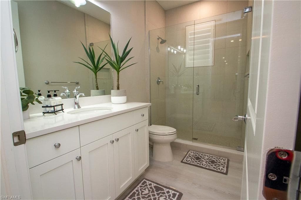 251 Indies DR E 202-23