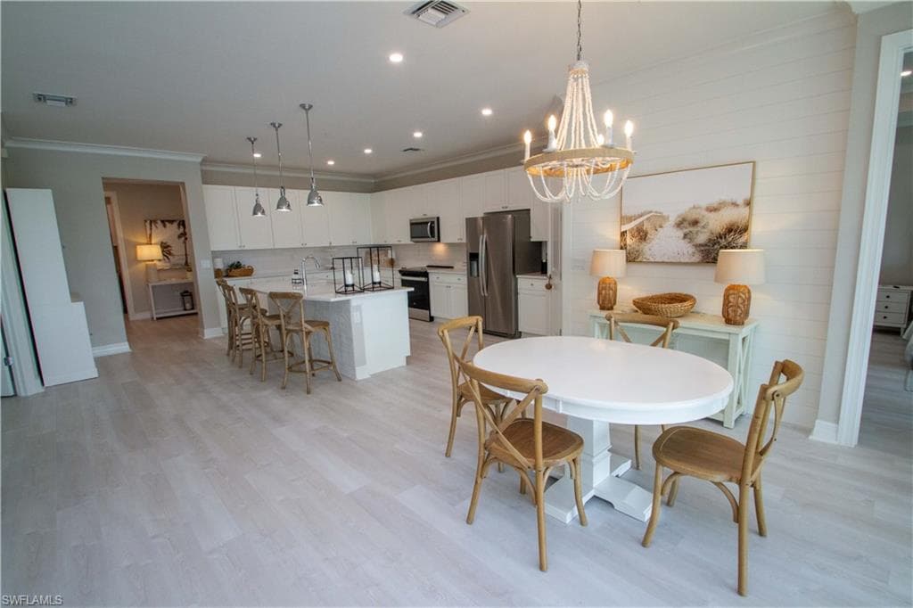 251 Indies DR E 202-16