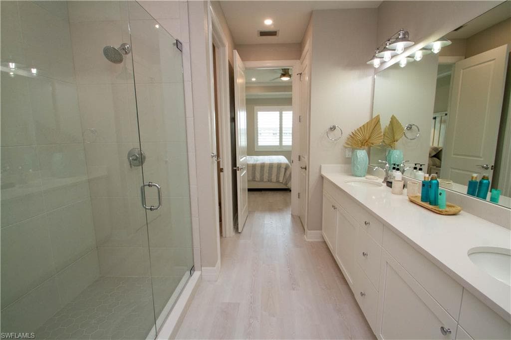 251 Indies DR E 202-36