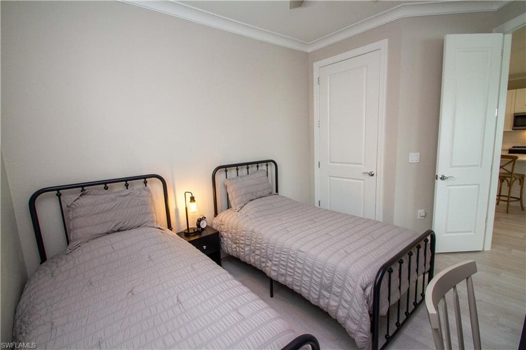 251 Indies DR E 202-28