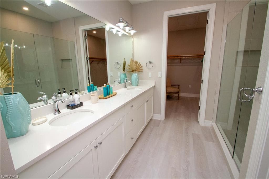 251 Indies DR E 202-34