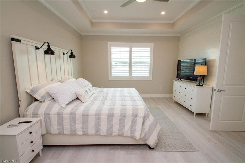 251 Indies DR E 202-49