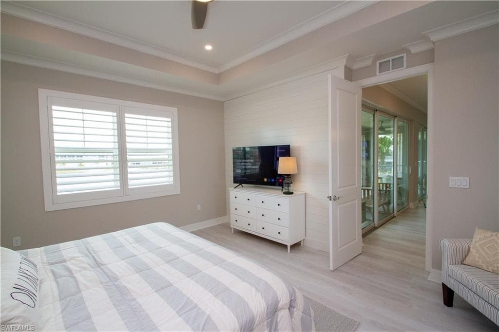 251 Indies DR E 202-33