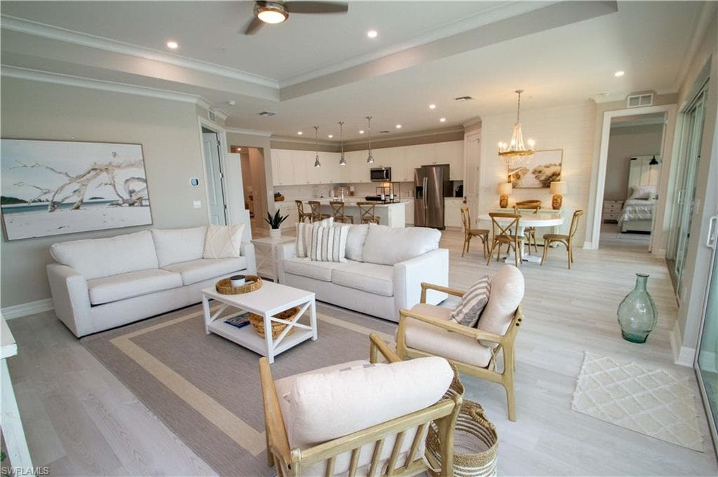 251 Indies DR E 202-18