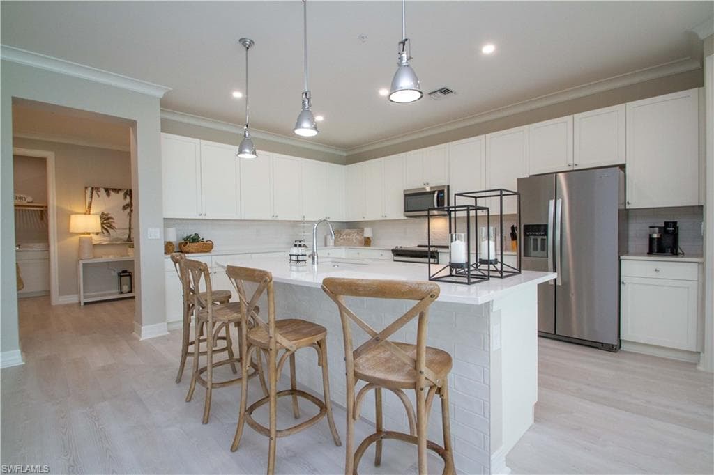 251 Indies DR E 202-11
