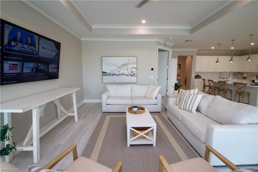 251 Indies DR E 202-19