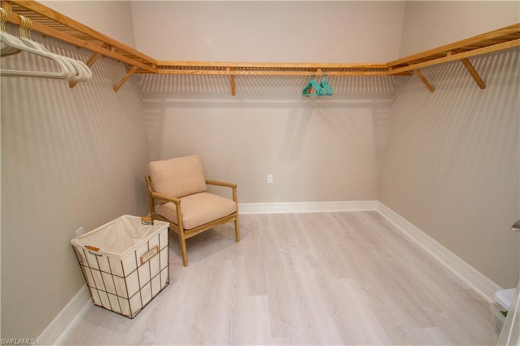 251 Indies DR E 202-35