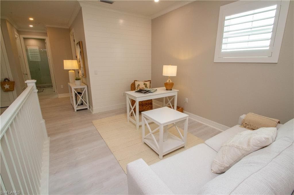 251 Indies DR E 202-8