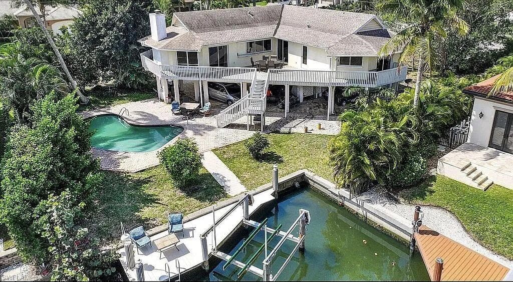 1800 Woodbine CT-2