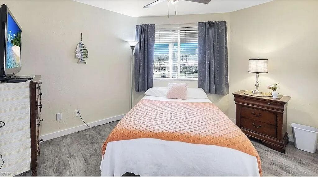 1800 Woodbine CT-22