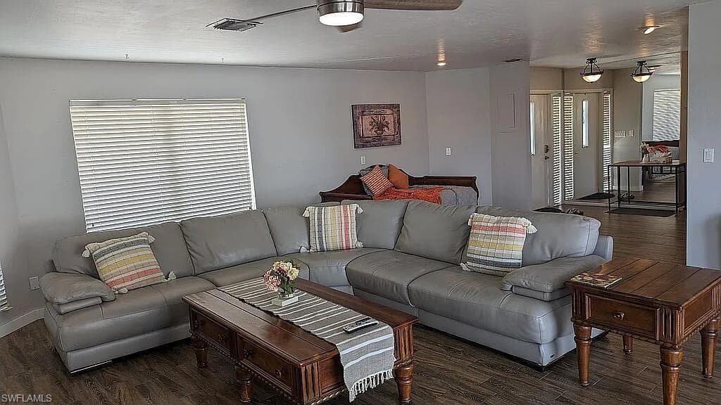 1800 Woodbine CT-18