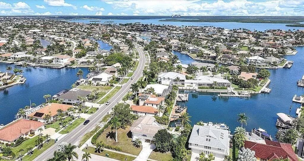 1800 Woodbine CT-44