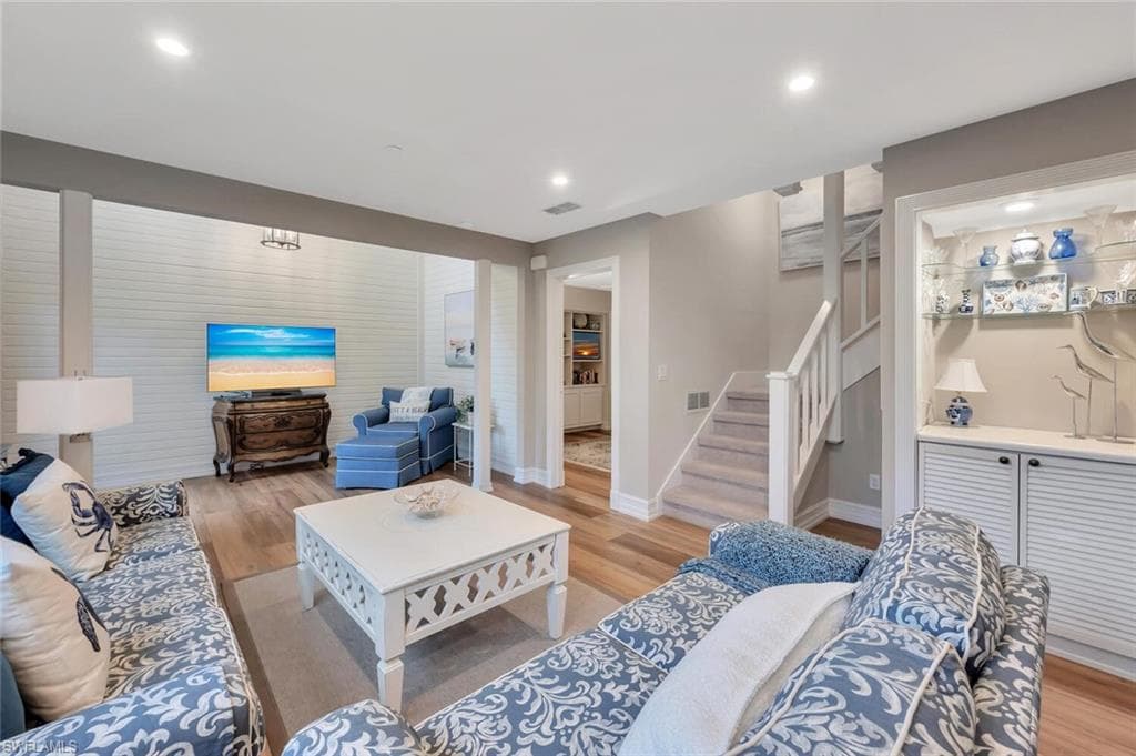 180 6th AVE S 3-6
