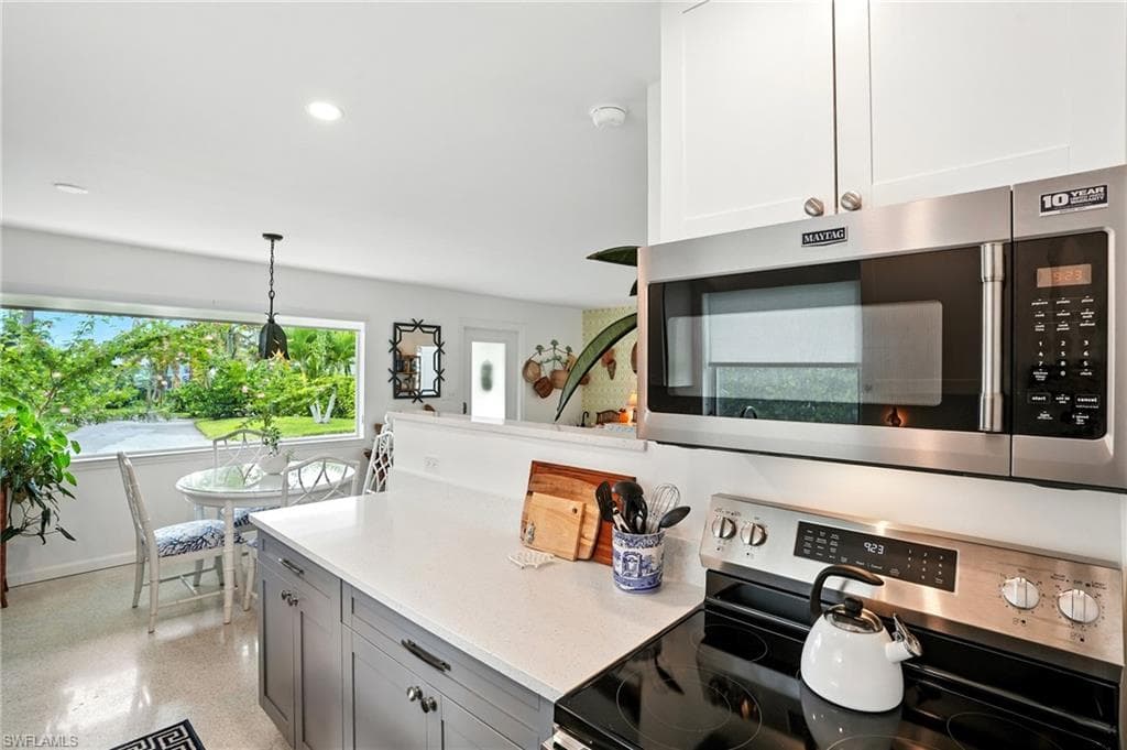 578 14th ST N-13