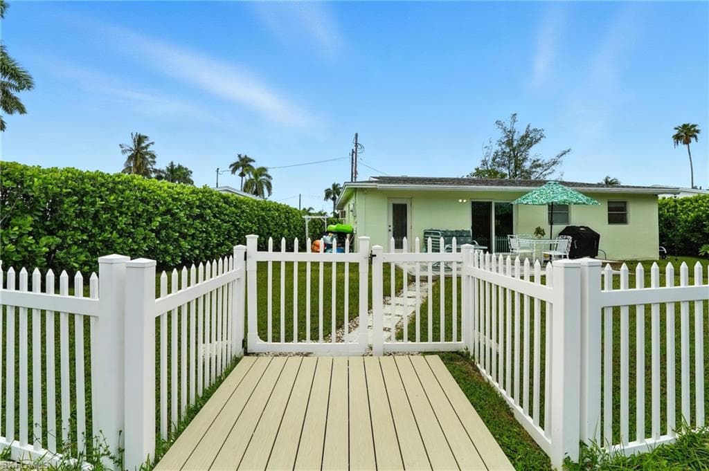 578 14th ST N-28