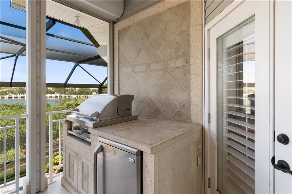 197 San Mateo DR-43