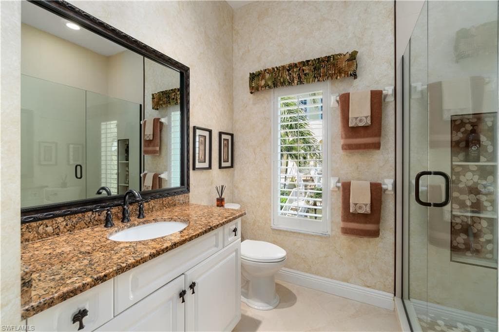 197 San Mateo DR-26