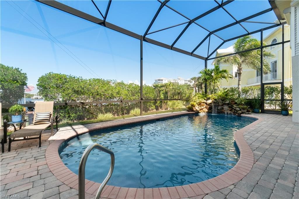 197 San Mateo DR-32