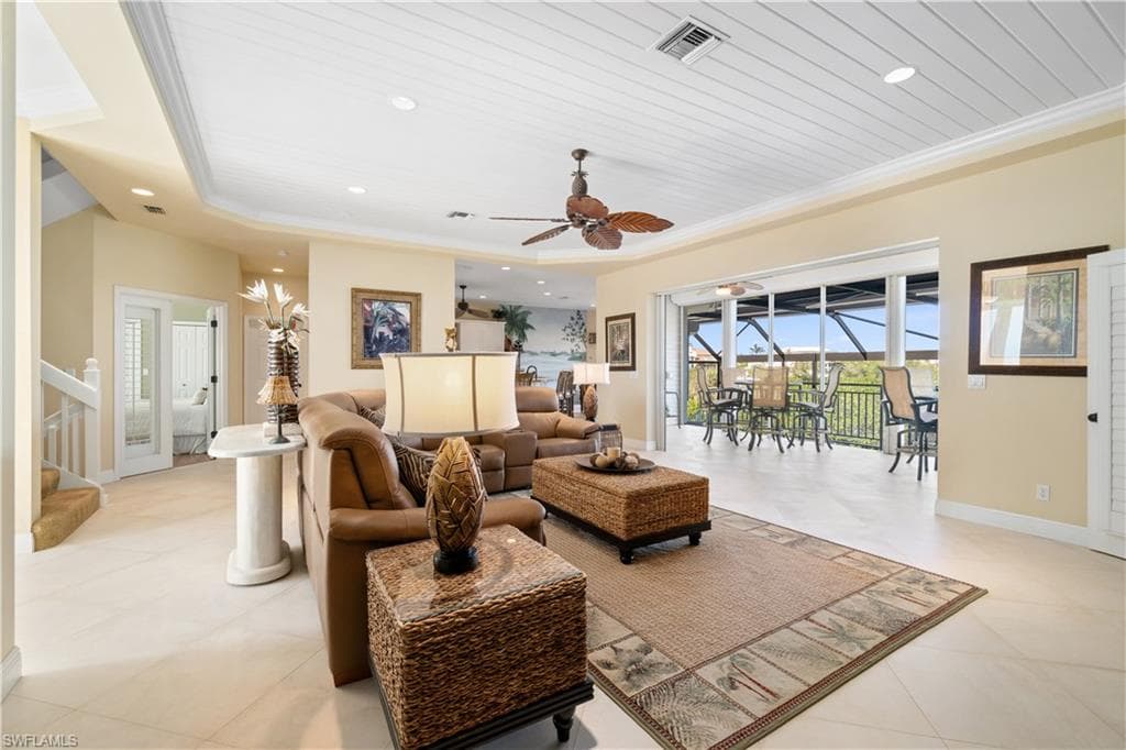 197 San Mateo DR-9