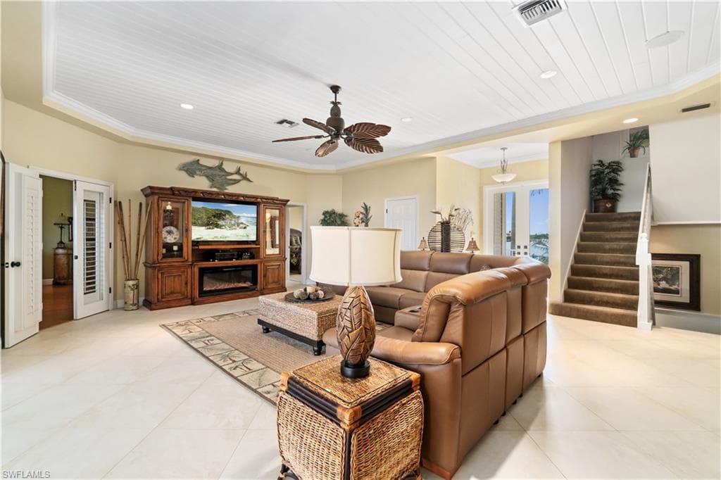 197 San Mateo DR-10