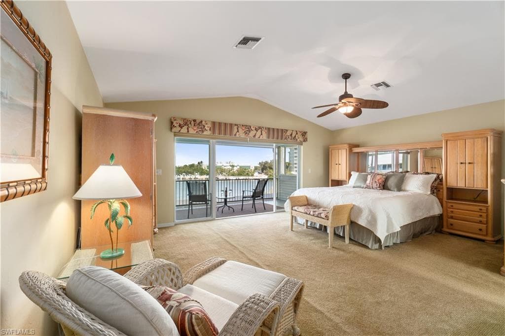 197 San Mateo DR-18