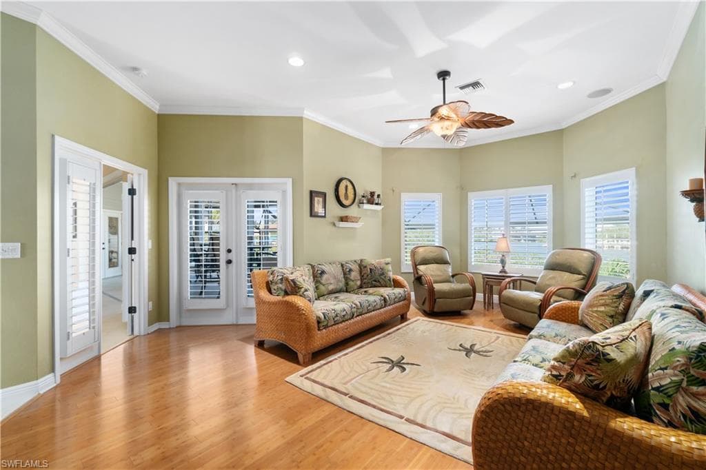 197 San Mateo DR-29