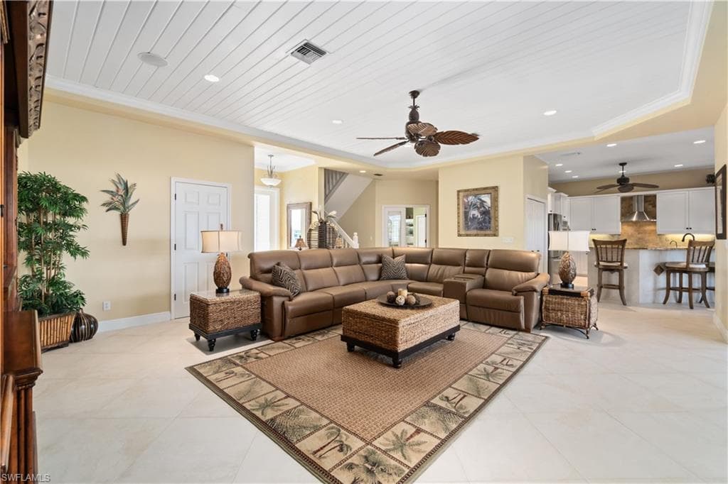 197 San Mateo DR-8