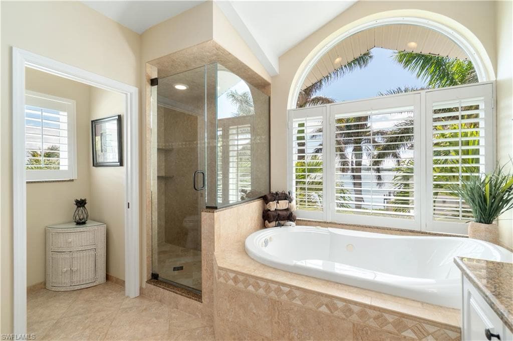197 San Mateo DR-21