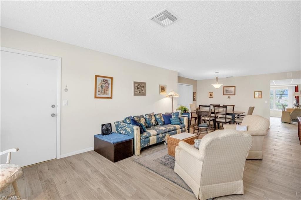 1376 S Brandywine CIR 4-6