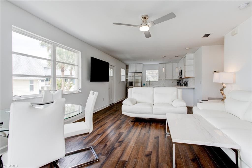126 Andre Mar DR-16