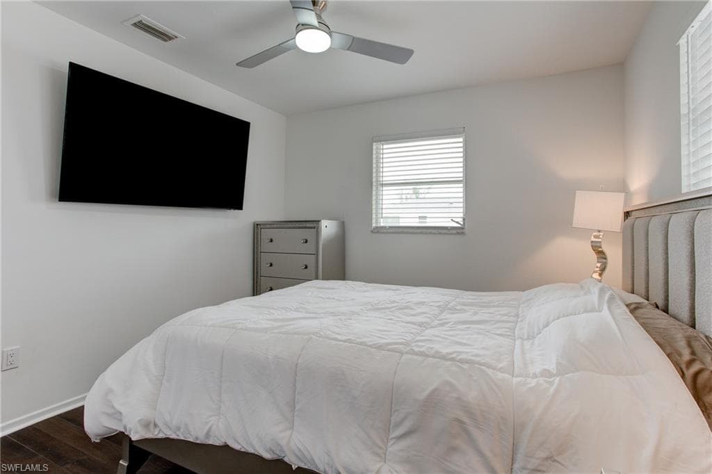 126 Andre Mar DR-33