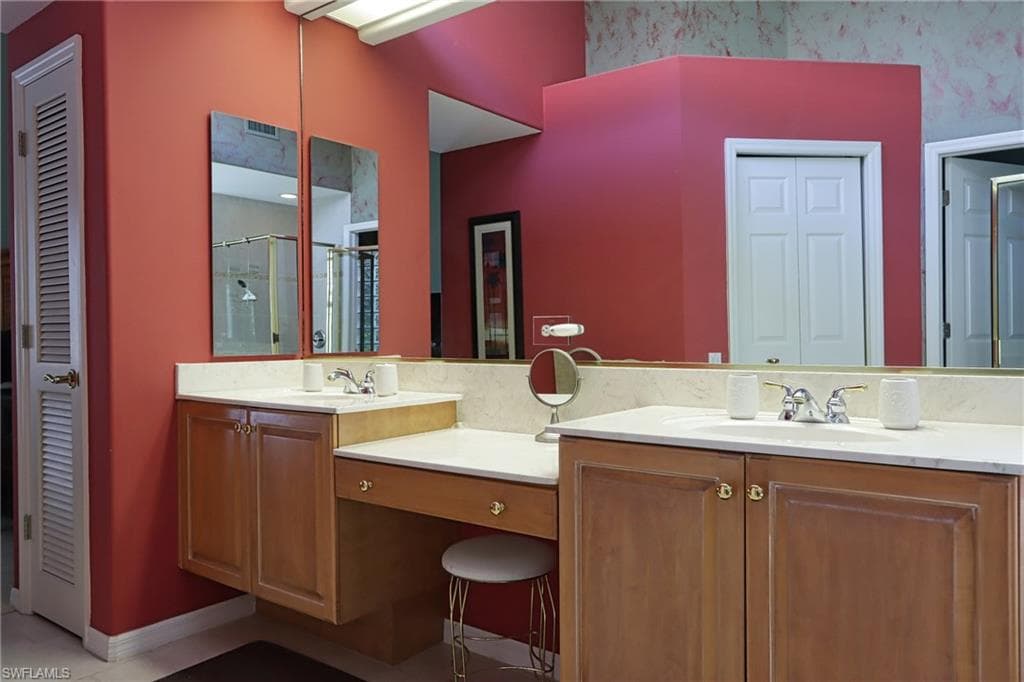 5901 Ashford LN-13