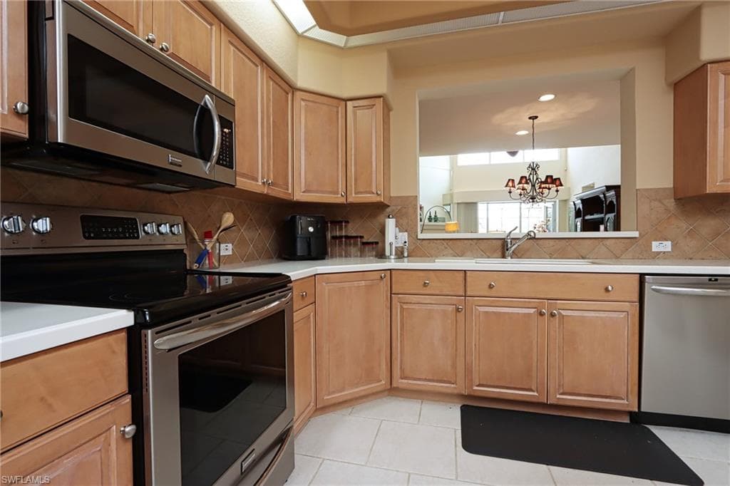5901 Ashford LN-5