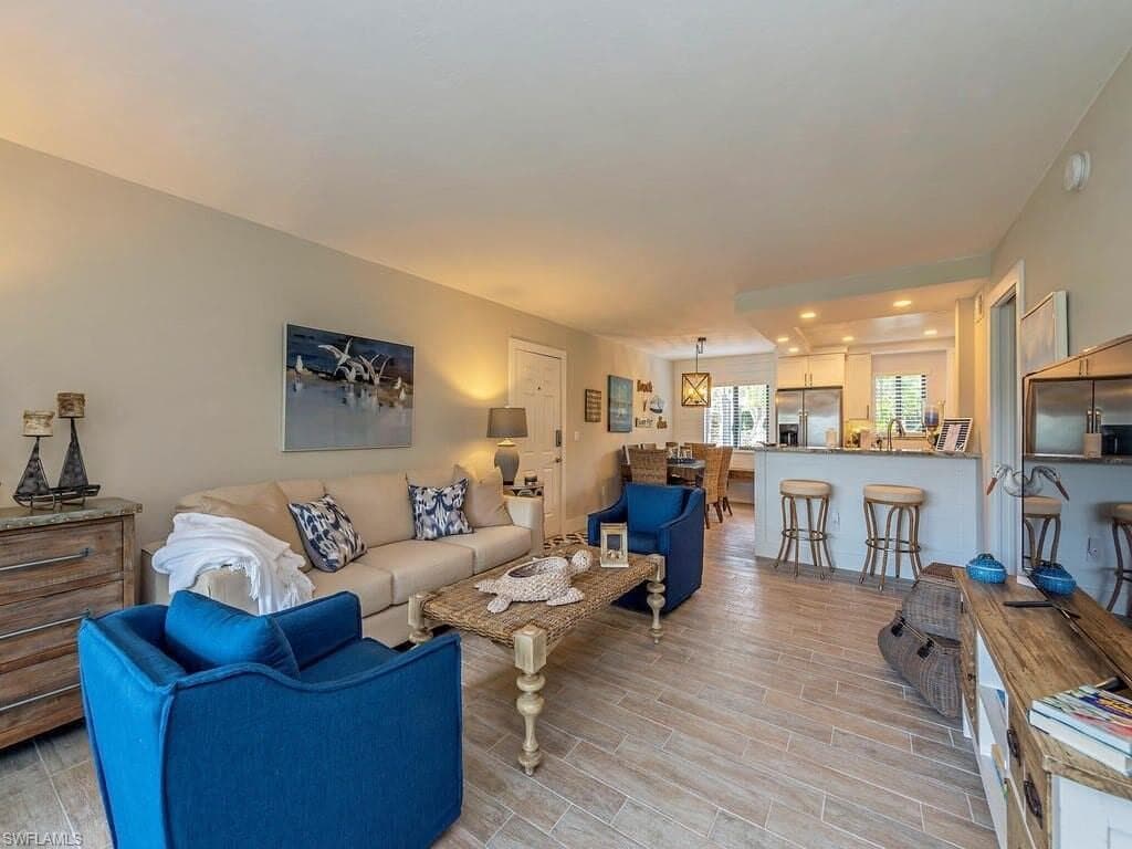 900 Misty Pines CIR 203-4