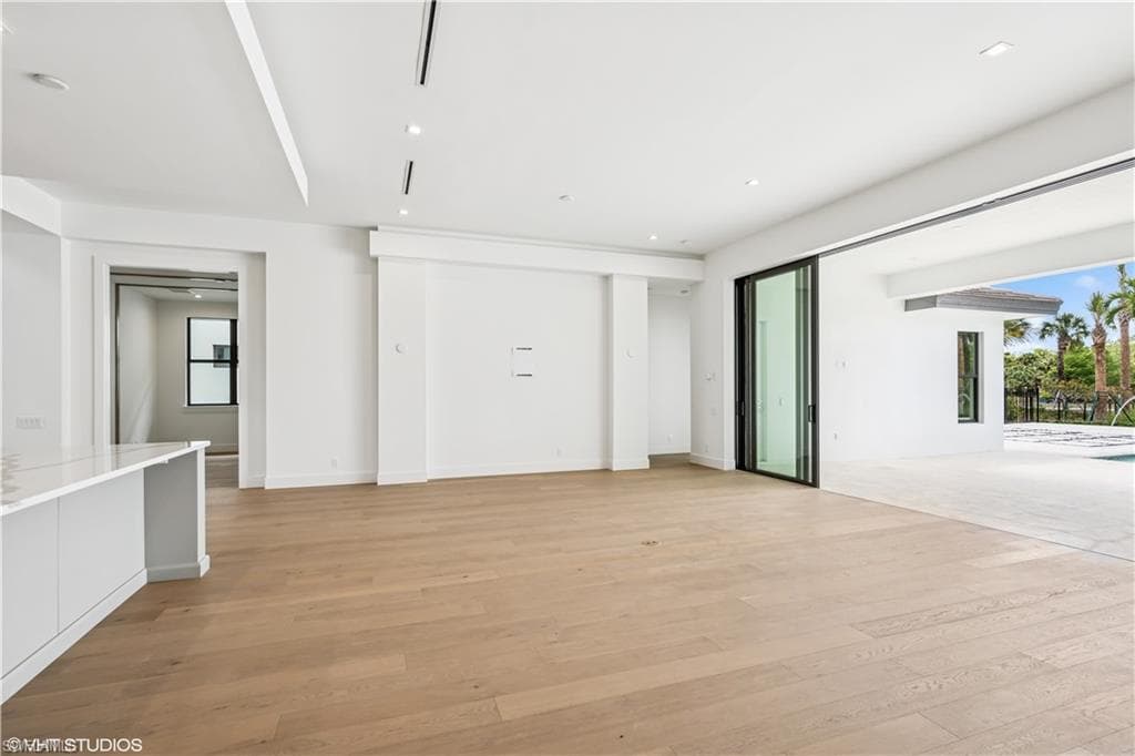 19044 Via Messina WAY-32