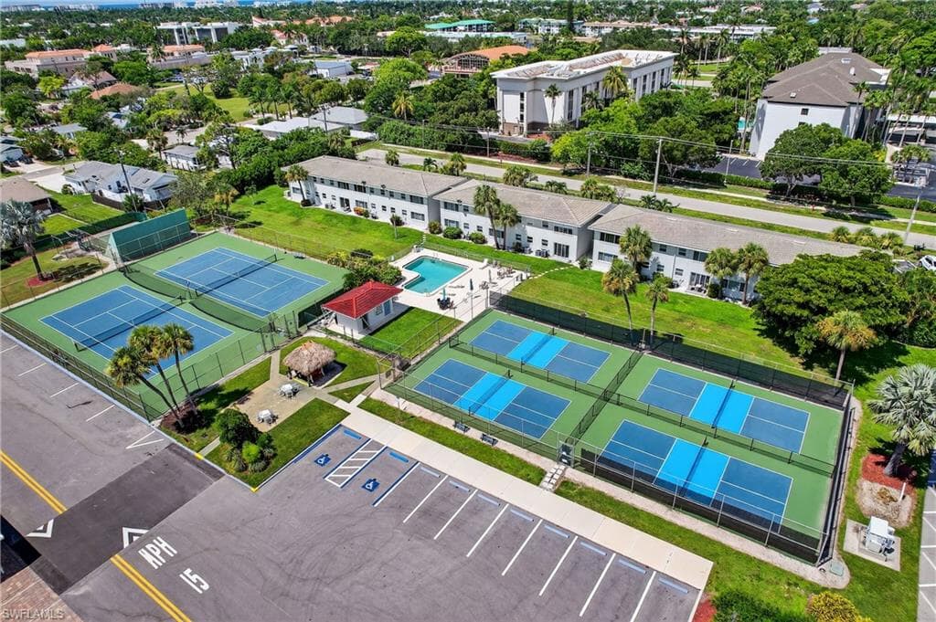 29 High Point CIR E 204-27