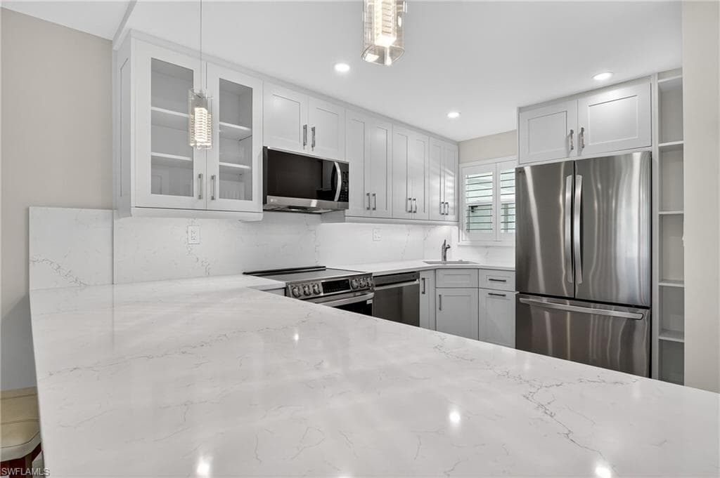 29 High Point CIR E 204-6