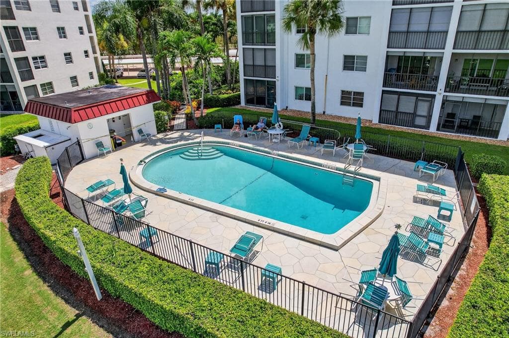 29 High Point CIR E 204-4