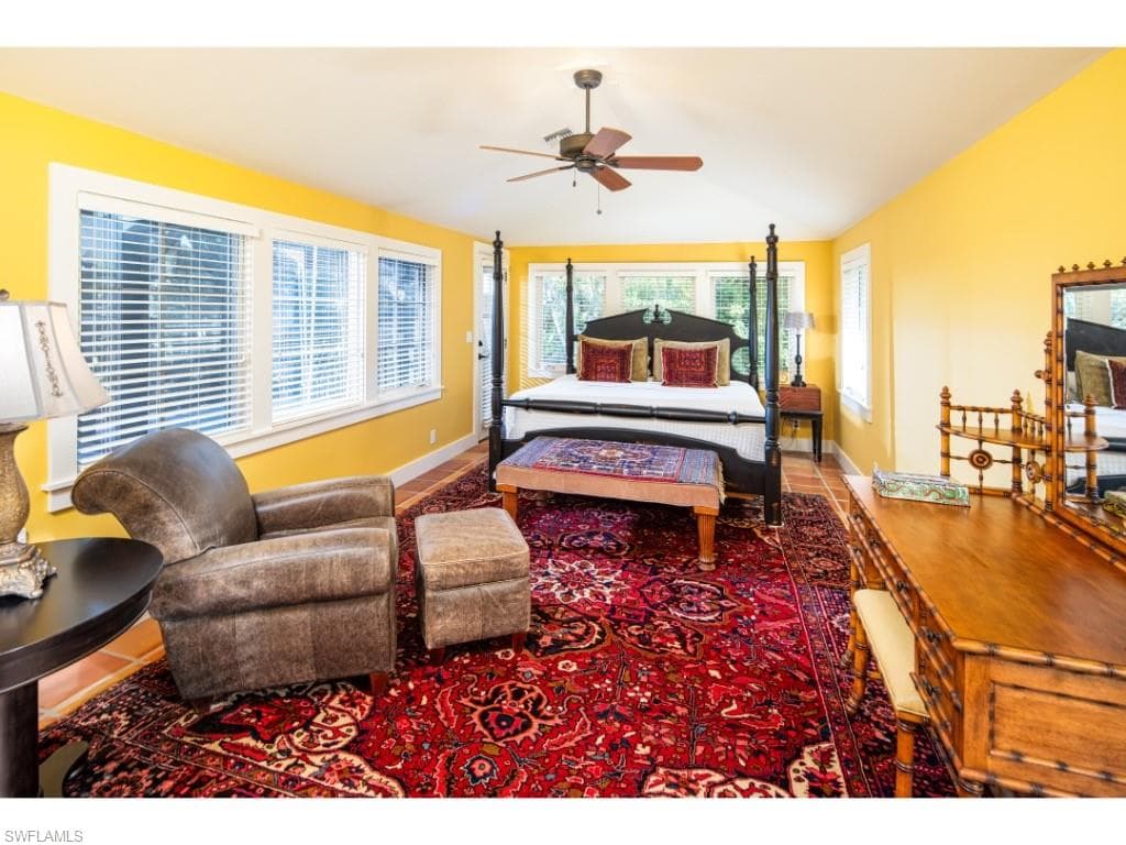 263 10th AVE S-9