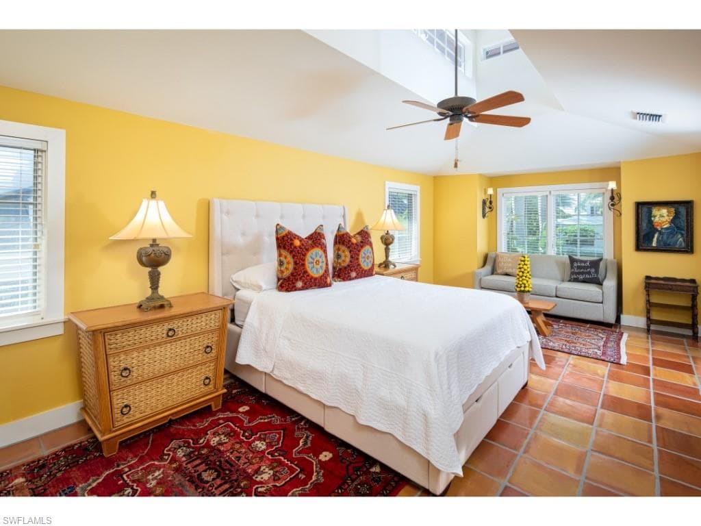 263 10th AVE S-10