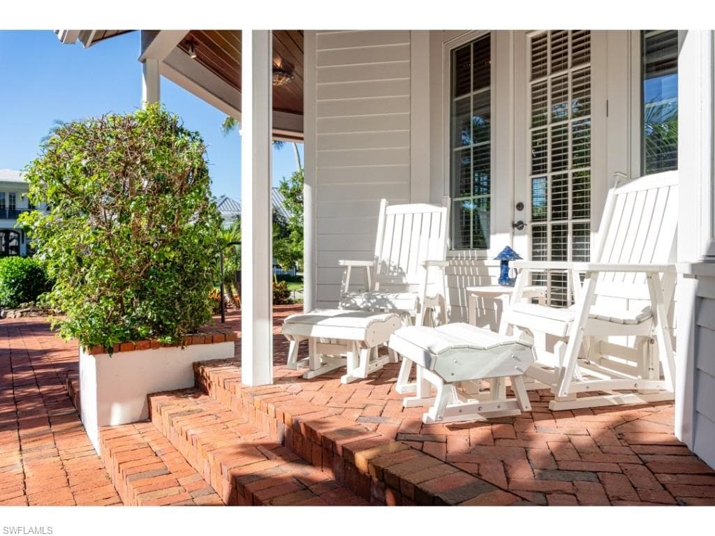 263 10th AVE S-14